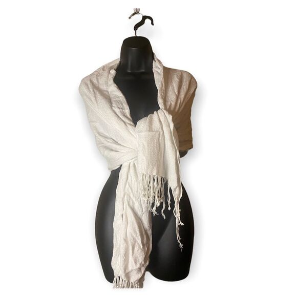 𝅺White Long Wide fringe Scarf - Picture 1 of 5